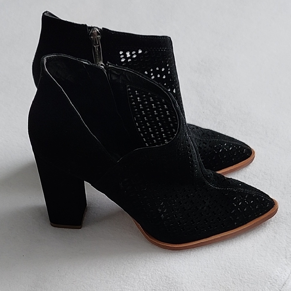 Vince Camuto Suede Leather Upper  Elegant Black Women's Ankle Booties